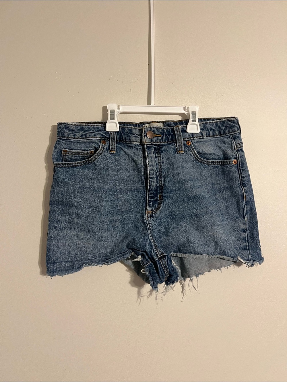 Universal Thread Womens Vintage Midi Shorts Size 10/30r Cut Off Distressed